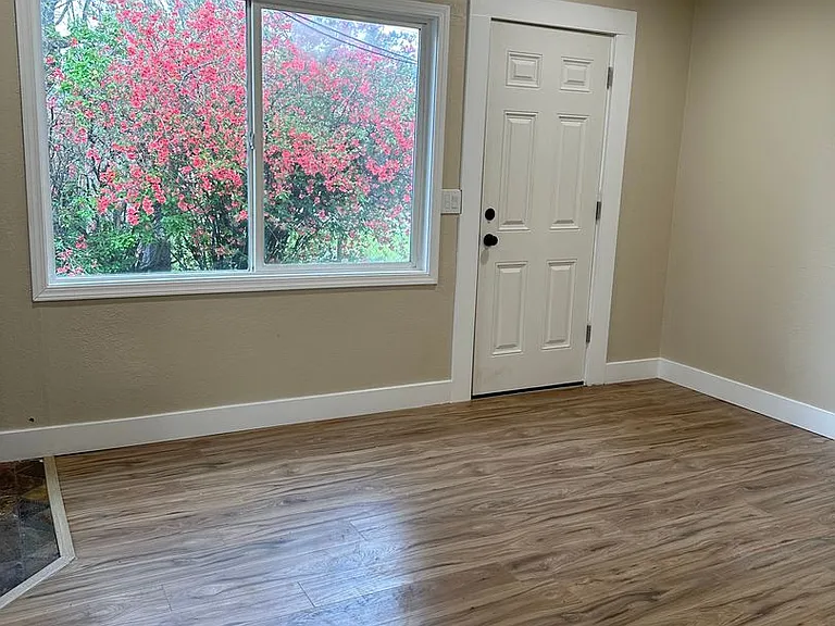227 E Louise Ave — Photo 9