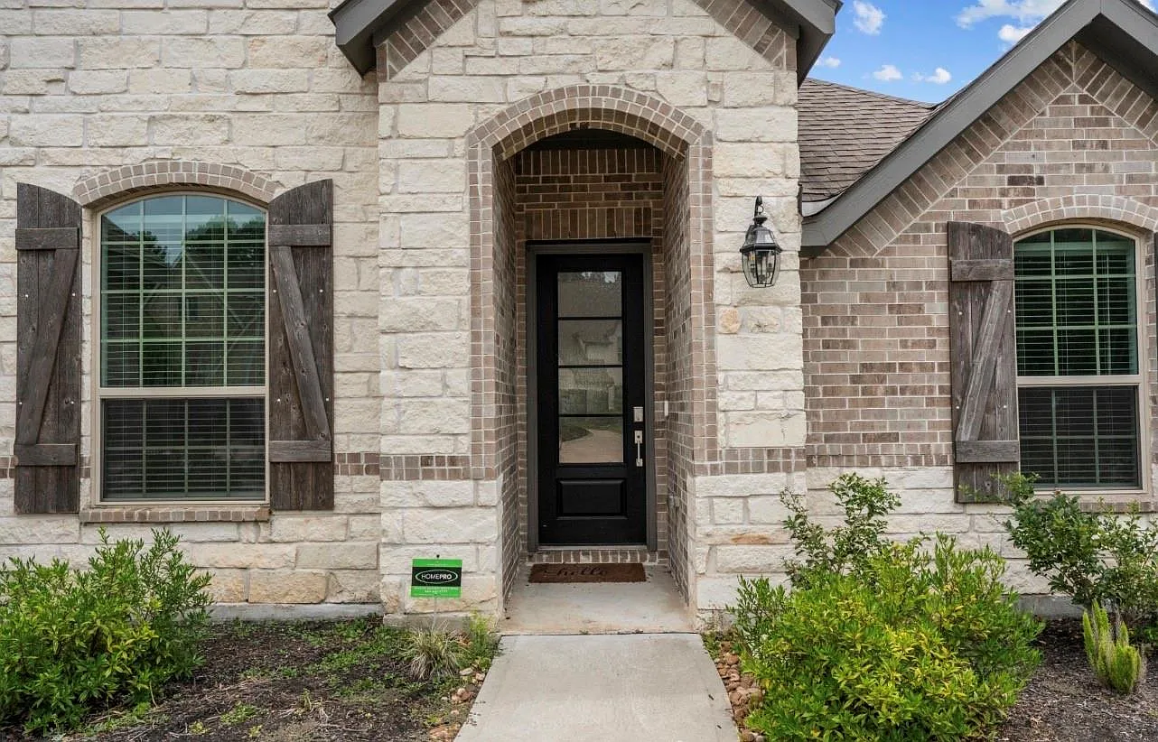 4 bed, 3.5 bath, 2658 sqft, $2,955 — Photo 2