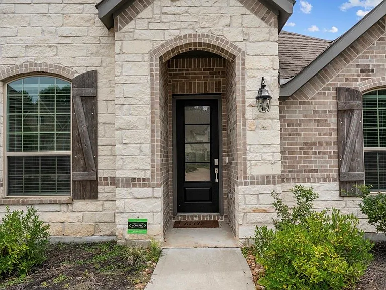 23426 Yaupon Hills Dr — Photo 2