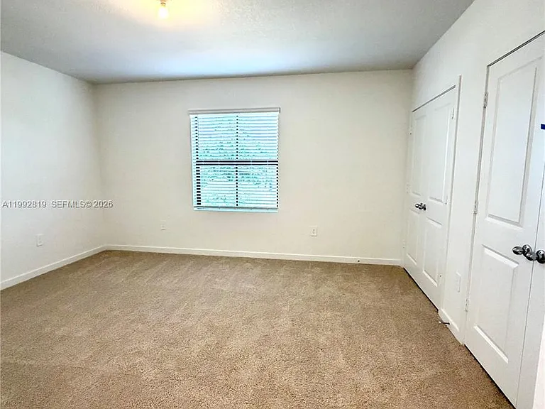 359 NE 16th St — Photo 32