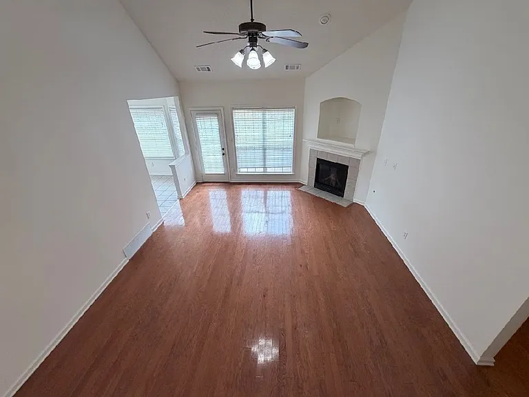 10097 Bloomsbury Ave — Photo 8