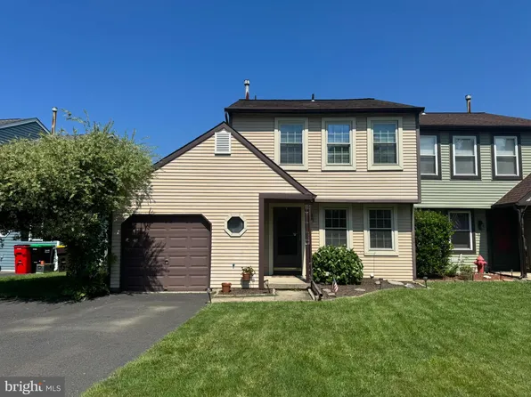 71 Wynmere Dr, Horsham, PA 19044