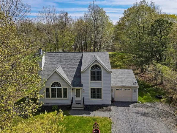 3310 Black Cherry Ct, Long Pond, PA 18334