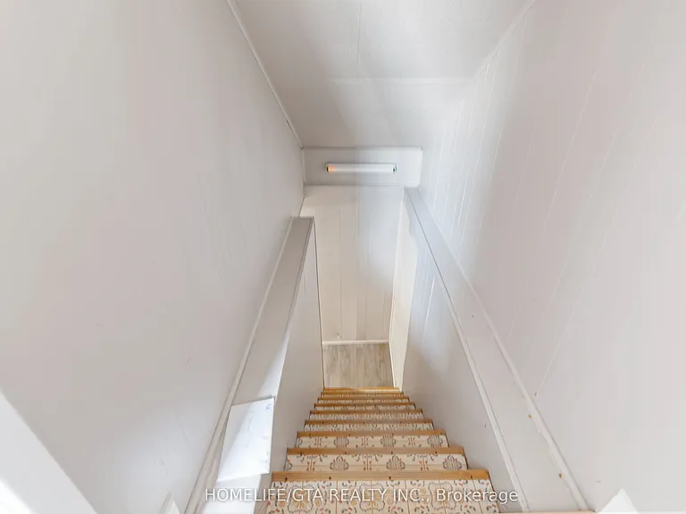 4 Melbourne St W — Photo 26