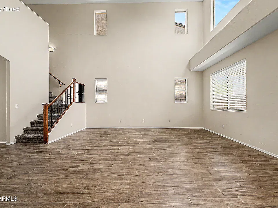 3 bed, 2.5 bath, 1935 sqft, $1,100 — Photo 4