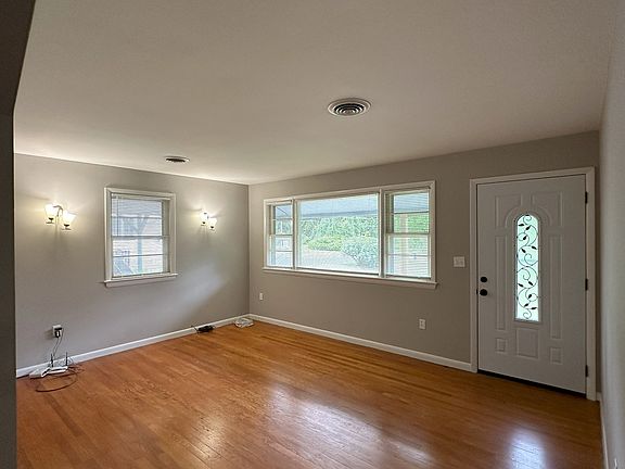 Living room pic1