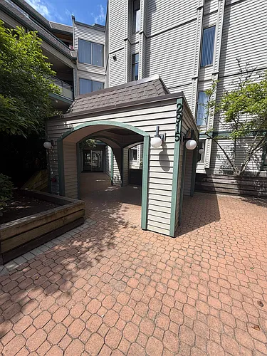 2915 Glen Dr Photo 1