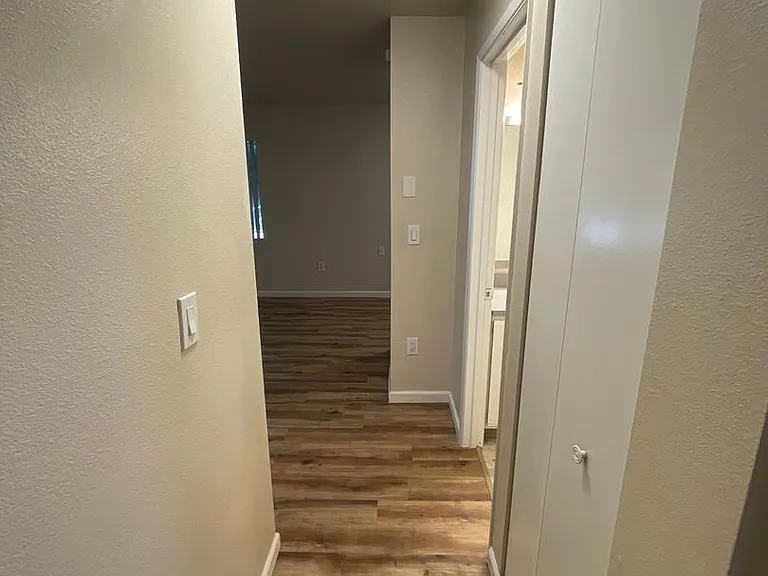 First Hill Apartments — Photo 11