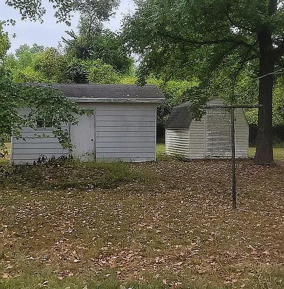 211 W Bryan St — Photo 5