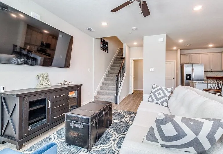 2921 Mare Dr — Photo 6