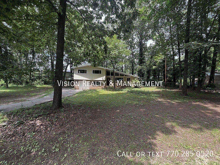 150 Castlegate Cir — Photo 5