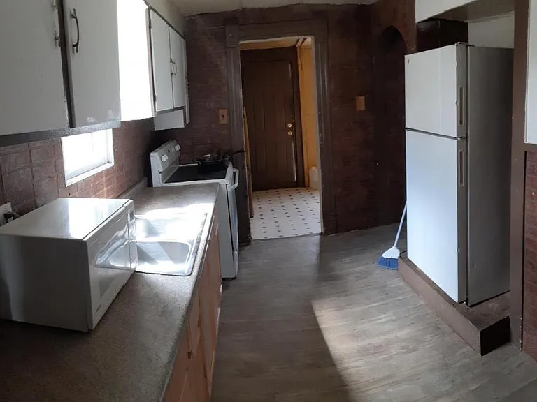 2609 N Grand Ave — Photo 3