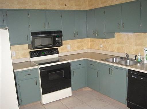 2nd image of 116 Sherwood Cir APT 7D