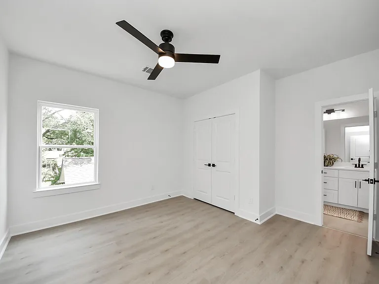 860 Rachel St #A — Photo 34