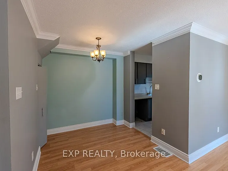 37 Forester Cres — Photo 5