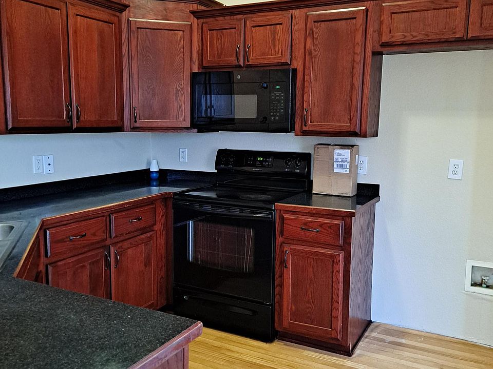 1st image of 631 Oliver Ln