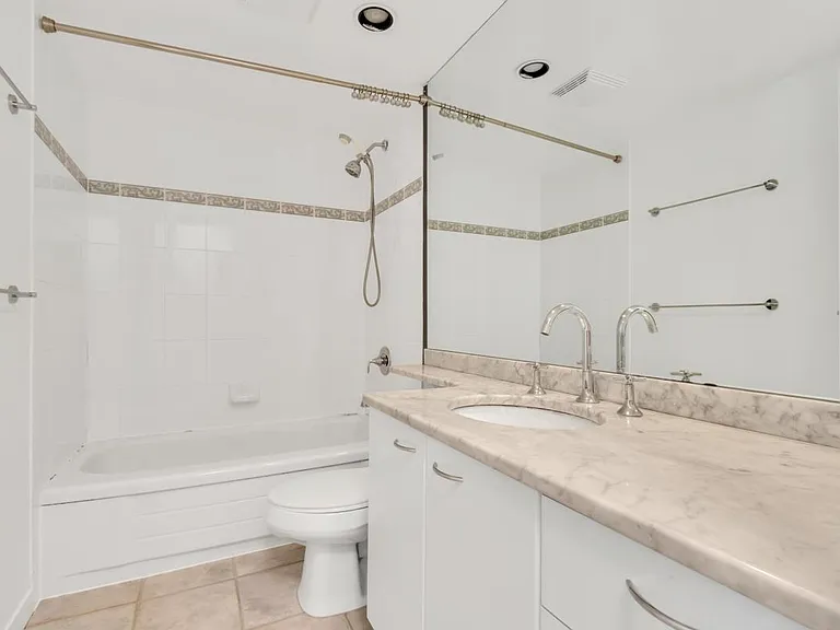1331 Alberni St #1601 — Photo 4