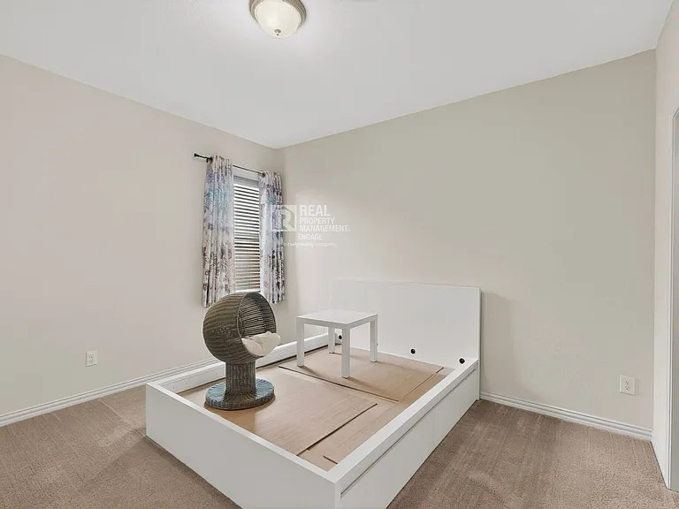 151 Darian Dr — Photo 32