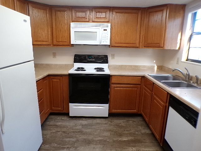 2nd image of 5275 Brandy Oaks Ln