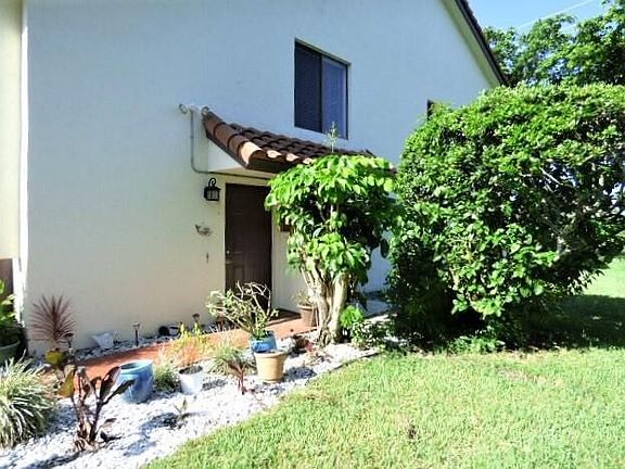 5th image of 10741 Bahama Palm Way APT 202