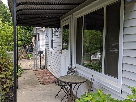 4th image of 549 Delaware Ave