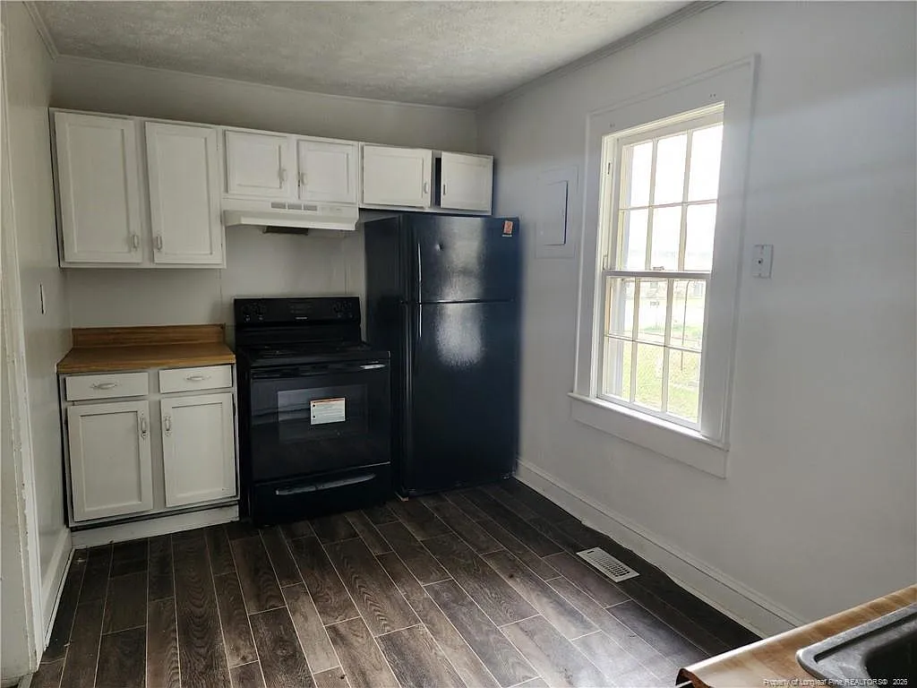 507 Edwards St — Photo 4