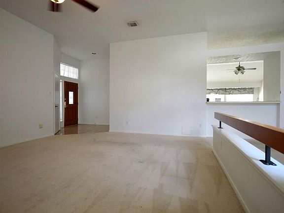4th image of 15819 Meadow Village Dr