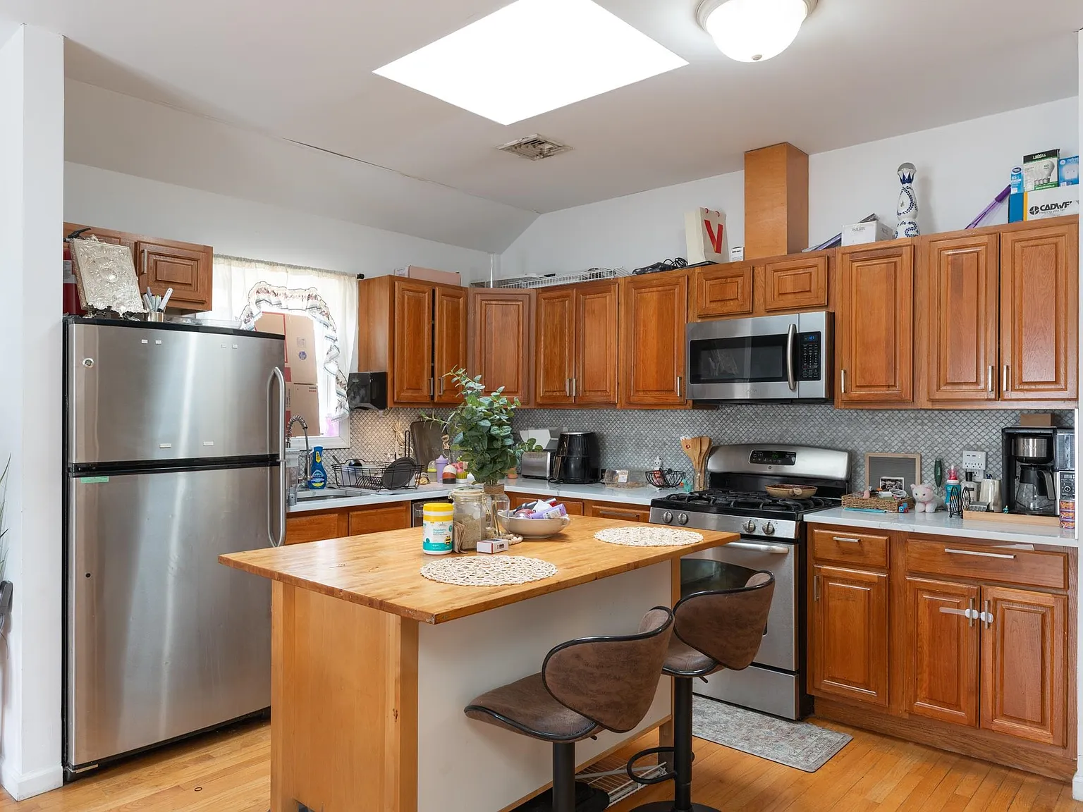 3 bed, 2.0 bath, $2,900 — Photo 1