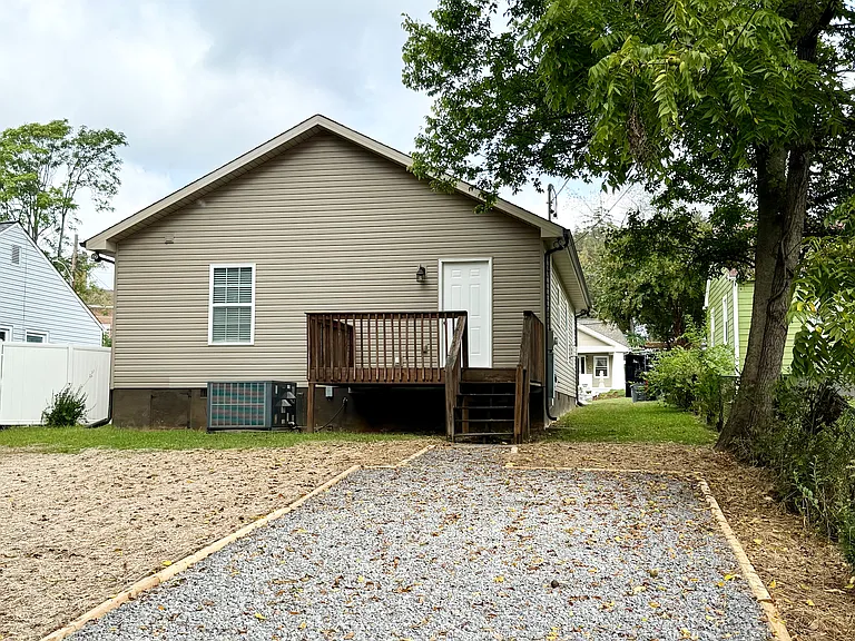 2312 Lawson Ave — Photo 12