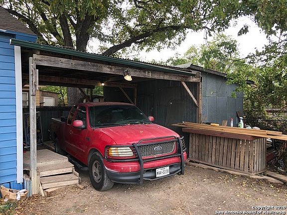 5th image of 210 E Lachapelle