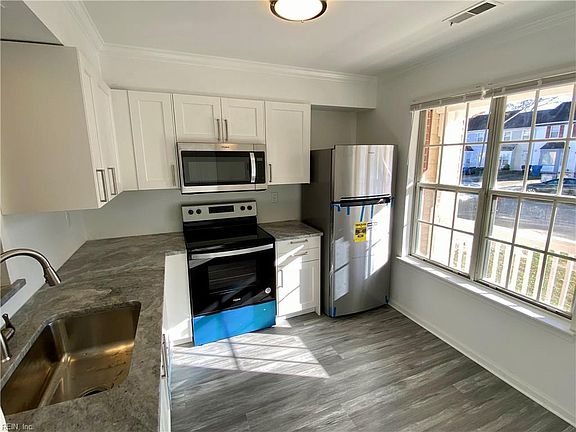 3rd image of 4740 Greenlaw Dr #1
