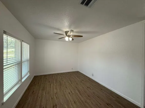 8827 Slumber Ln, Converse, TX 78109