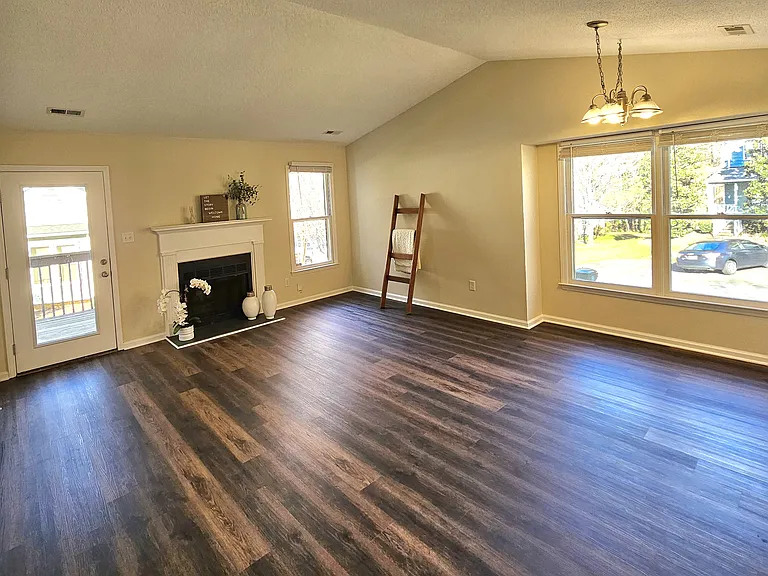 400 Applecross Dr — Photo 4