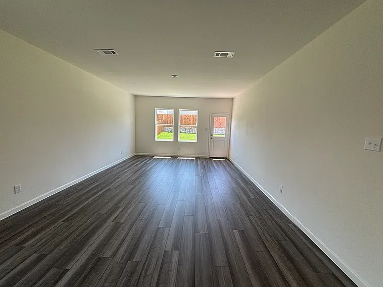 5511 Hastings Ln — Photo 9