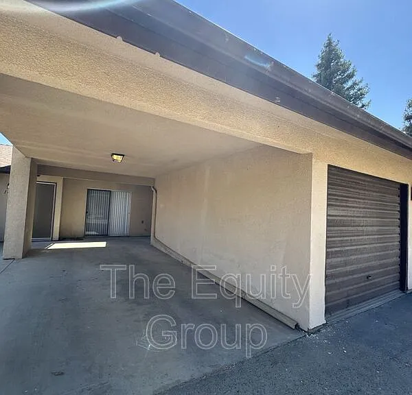 148 S Peppertree St — Photo 2