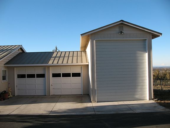 2nd image of 4207 SW Reservoir Dr