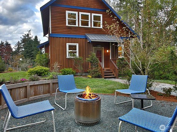 3rd image of 1871 Salmonberry Road