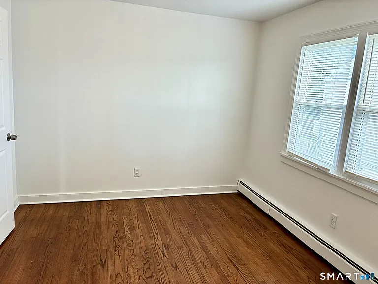658 Beechmont Ave — Photo 12