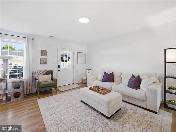 5th image of 204 White Violet Way