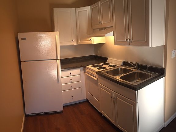 2nd image of 112 N Manhattan Ave