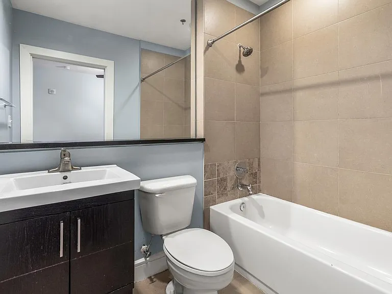 333 W Trade St #1401 — Photo 13