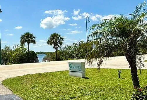 2 bed, 2.0 bath, 1500 sqft, $3,300 — Photo 2