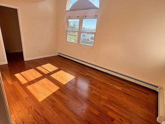 4th image of 1036 Merillon Ave #2