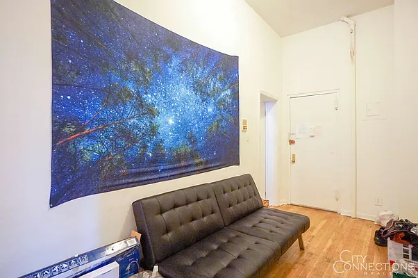 Rented by City Connections Realty | media 32