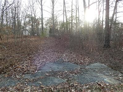 1st image of 104 Avon Ln