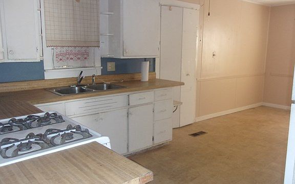 3rd image of 118 N Madisonville St