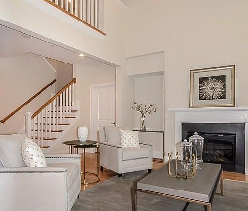 3rd image of 18 Woodmere Dr #9