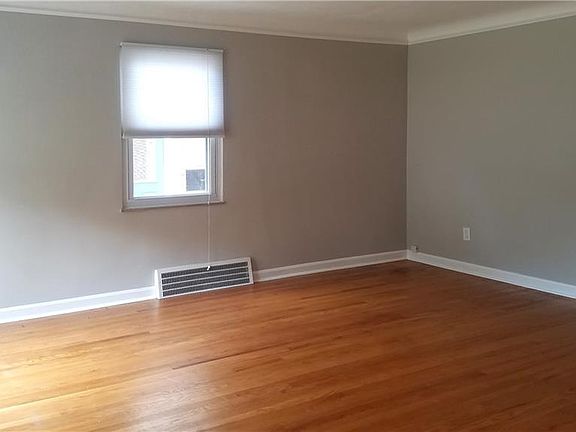 3rd image of 351 Huntmere Dr