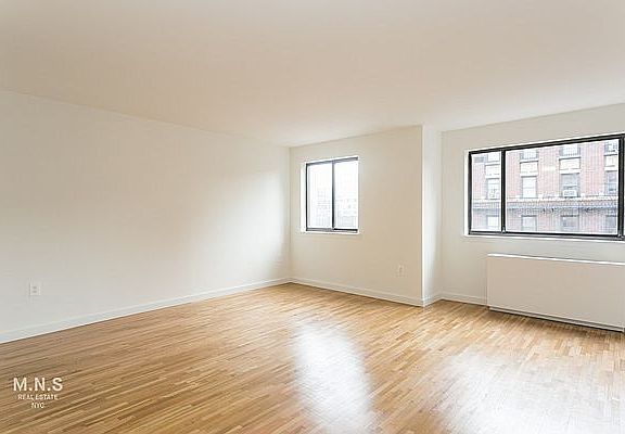 5th image of 309 W 30th St APT 9C