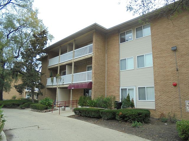 1st image of 930 Beau Dr Unit 305